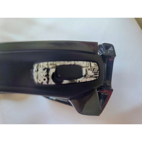 Oakley Batwolf OO9101-01 127 Men's Shield Sunglasses with Carrying Pouch - Picture 2 of 8